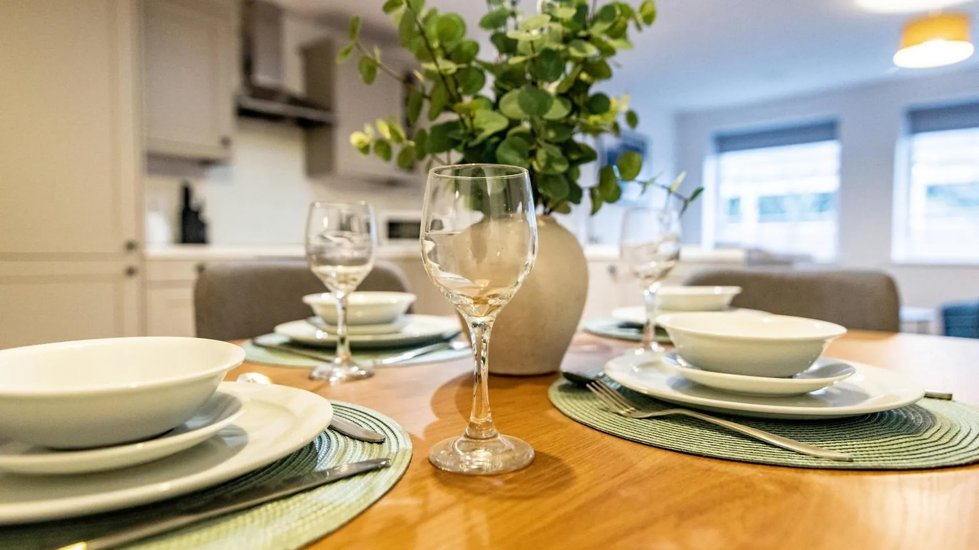 2Br Apartment With Parking, Close To York Centre
